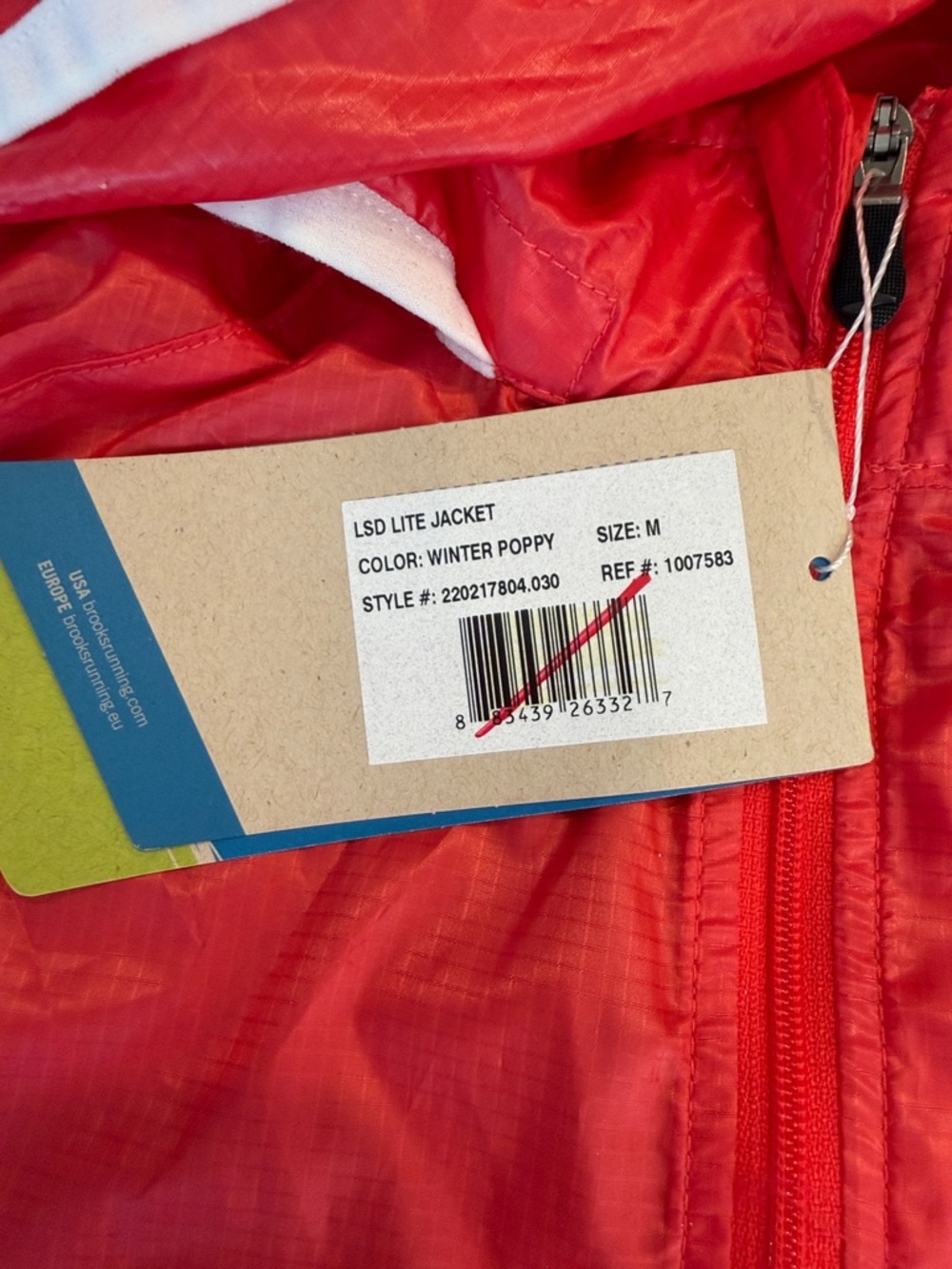 Brooks Women’s Medium LSD Light Wind and Rain Jacket with Hood - Winter Poppy - Picture 5 of 11